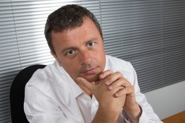 Ofiste çalışıyorum.