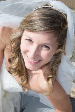 Damat ve gelin ve ayıklayacaktır gün