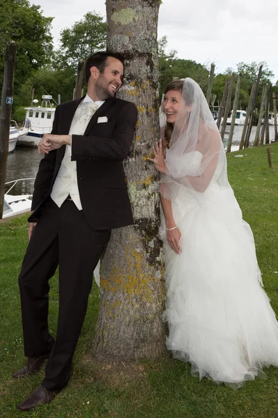 Bräutigam und Braut und Jäten Tag — Stockfoto