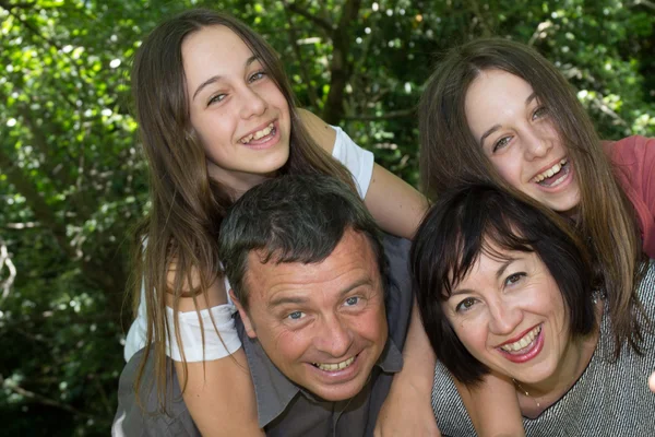 Mooie familie in vakantie — Stockfoto