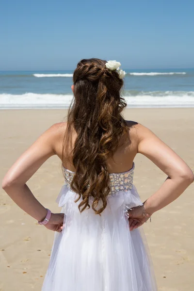 Feliz e encantador casal fora — Fotografia de Stock