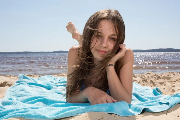 Šťastný a krásný manželský pár mimo — Stock fotografie