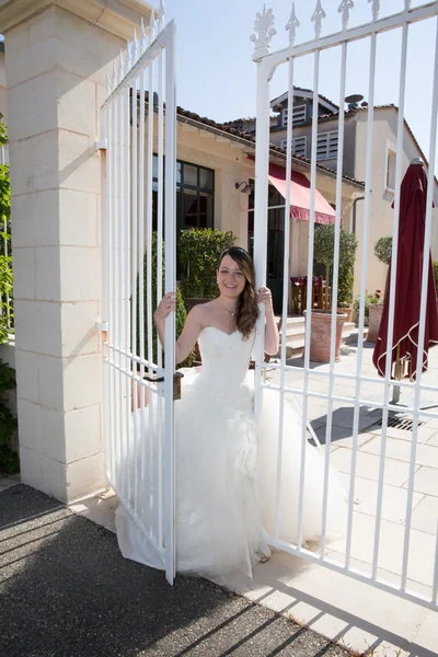 Beautiful bride — Stock Photo, Image