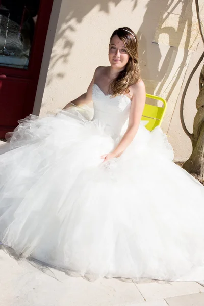 Beautiful bride — Stock Photo, Image