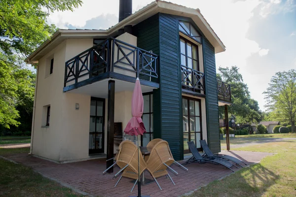 Bonita y moderna casa en francia — Foto de Stock