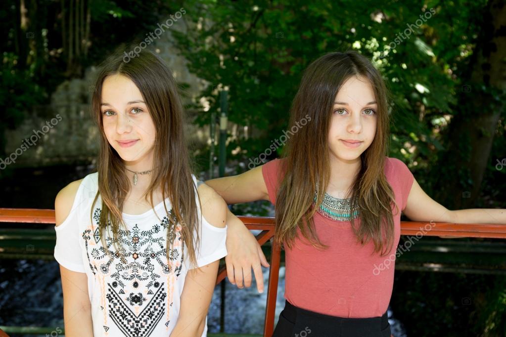 chicas dos hermanas