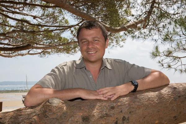 Portrait of a happy  man smiling outdoors — Stock Photo, Image