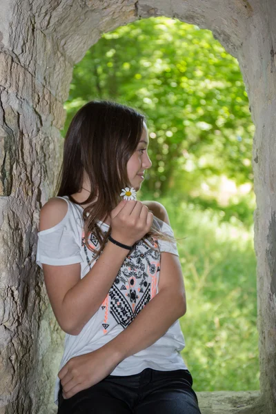 Muito linda menina de 12 anos de idade — Fotografia de Stock