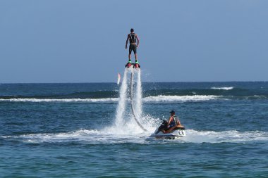 Flyboard adı verilen yeni muhteşem aşırı spor