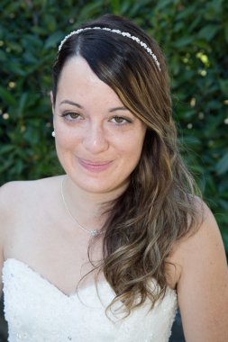 Mutlu bir güzel ve güzel gelin