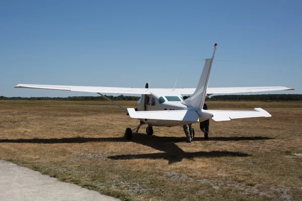 Avión de paracaidismo. Después del aterrizaje  . — Foto de Stock