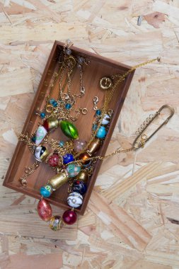 Takı renk ve bol bol