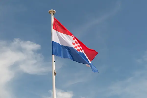 Флаг Парагвая под голубым небом — стоковое фото