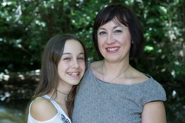 Madre Niña Divierten Juntas Parque — Foto de Stock