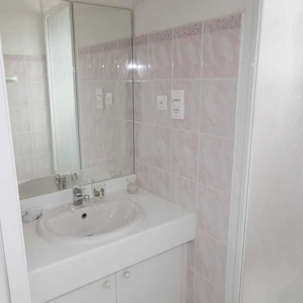 Decoración de cuarto de baño sencillo y limpio para los amantes de ... Decoración de cuarto de baño sencillo y limpio para los amantes de ...