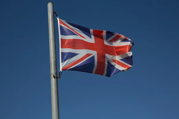 イギリス英国波状フラグ undre の青い空 — ストック写真