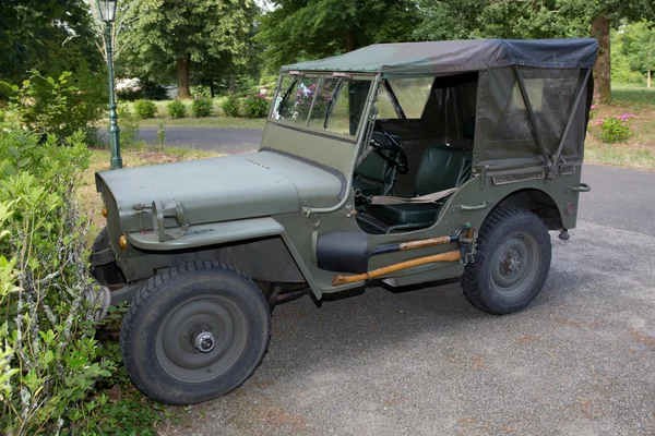 Старого автомобіля Jeep приватного — стокове фото