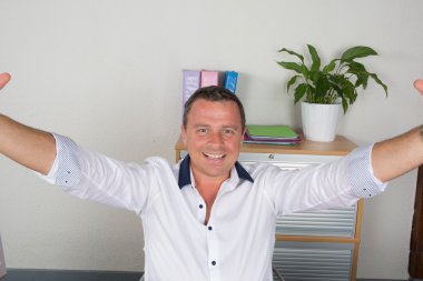 Bir iş aydınlık ve modern ofis, iş adamları iş başında