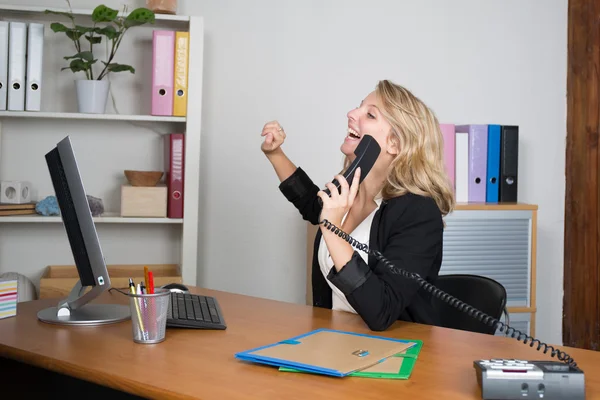 Bionda bella segretaria di lavoro — Foto Stock