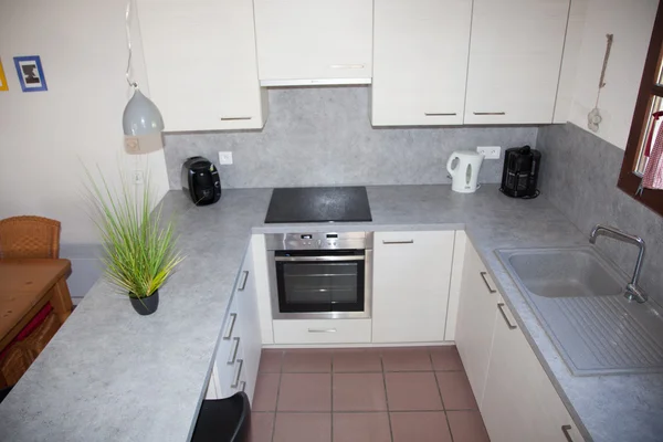 Tutup rincian mewah modern dipasang dapur di rumah . — Stok Foto