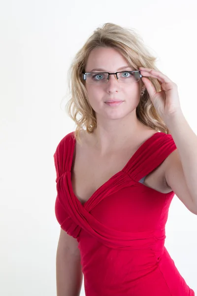 年轻的金发美女，戴着眼镜-在白色背景下分离 — 图库照片