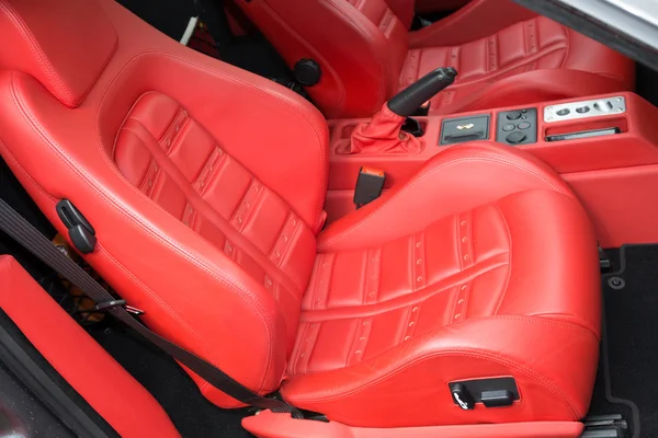 스포츠 자동차의 아름 다운 붉은 가죽 박람회 — 스톡 사진