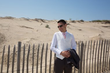 yakışıklı bir adam dışında