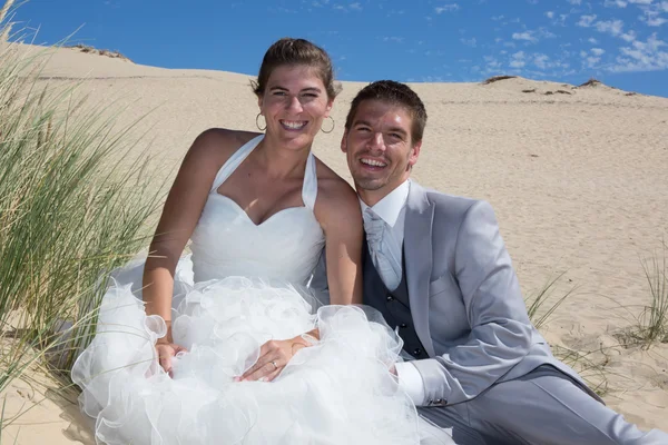 Glückliches Hochzeitspaar — Stockfoto