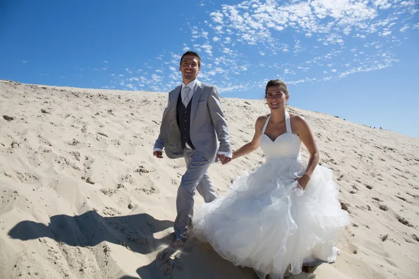 Glückliches Hochzeitspaar — Stockfoto