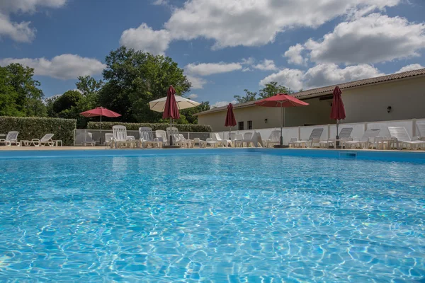 Piscina privata in estate — Foto Stock