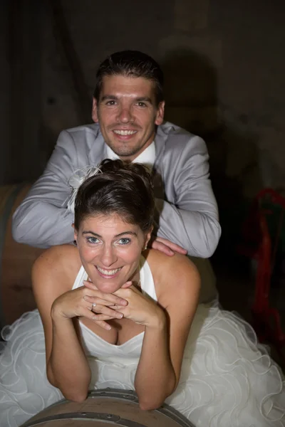 Beau jeune couple de mariage — Photo