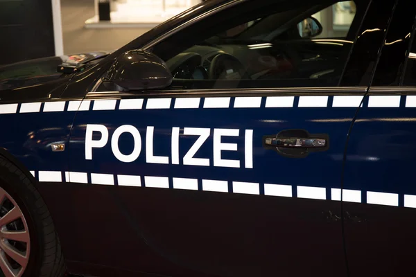 독일의 자동차 경찰-파란색과 회색 차 — 스톡 사진