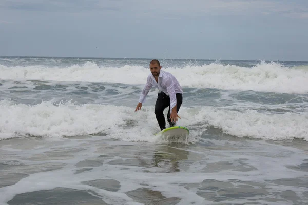 Handsome groom surfing at the beach during summer — Stock Photo, Image