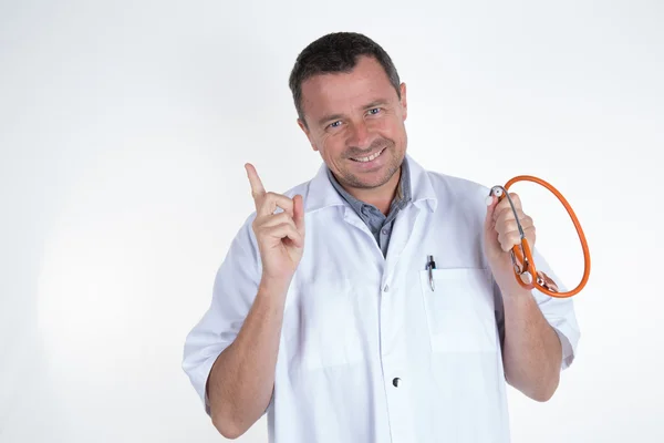 Sonriente médico joven — Foto de Stock