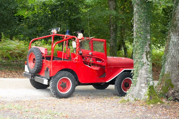 Zdjęcie czerwony Jeep Wrangler — Zdjęcie stockowe