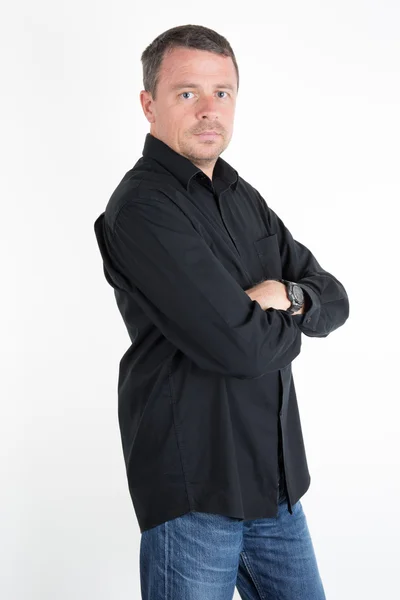 Siyah gömlek ile çekici adam — Stok fotoğraf
