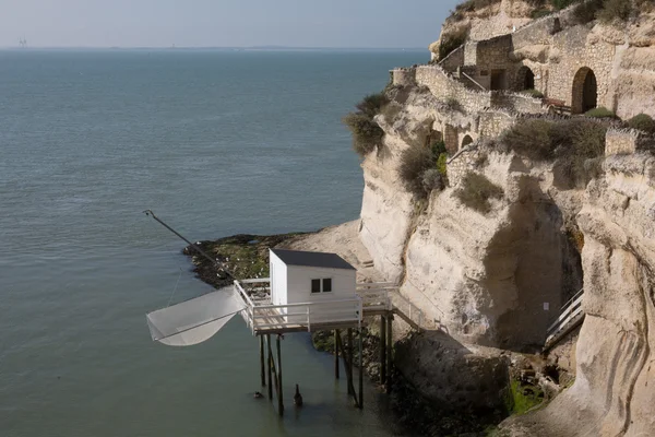 Uitzicht vanaf het Gironde-estuarium met de kalksteen cliff Stockfoto