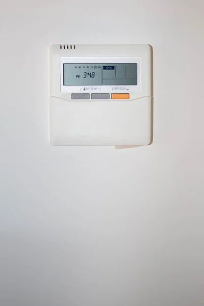 Moderno termostato de programación eficiente —  Fotos de Stock