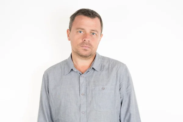 Casual man looking at camera — Stock Photo, Image