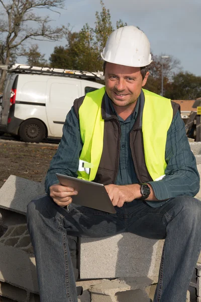 Architect using electronic tablet — Stock Photo, Image