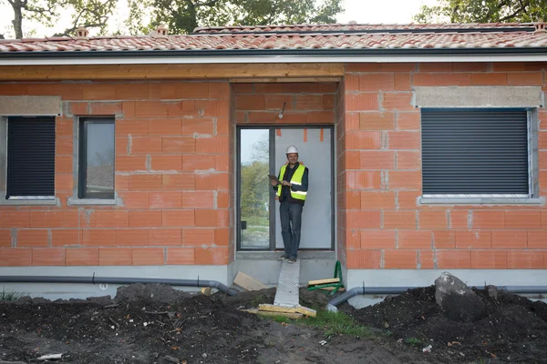 Architect cheking house under construction — Stock Photo, Image