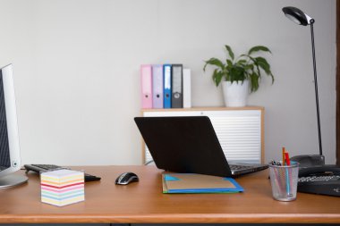Kimse ile modern iç ofis