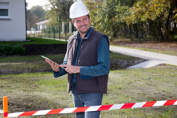 Entrepreneur on construction site using electronic tablet — Stock Photo, Image