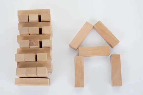 Giocattoli di legno per l'edificio simbolo della costruzione — Foto Stock