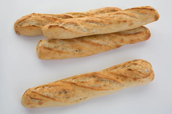 Vier Frans stokbrood. Geïsoleerd op de witte achtergrond. — Stockfoto
