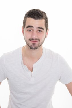 parlak beyaz gömlekli yakışıklı adam resmi 