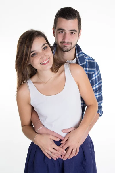 Retrato de una alegre pareja joven. Aislado sobre fondo blanco — Foto de Stock