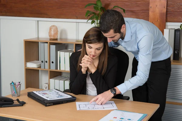 Office workers looking at a document in an office — Stock Photo, Image