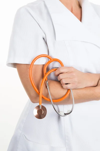 Médico feminino confiante irreconhecível, isolado em fundo branco — Fotografia de Stock