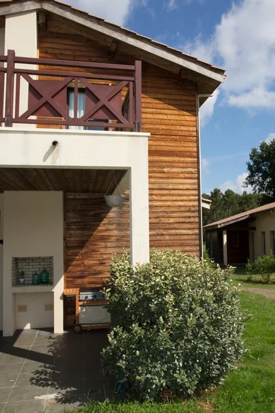 Vue de l'extérieur d'une belle maison moderne — Photo